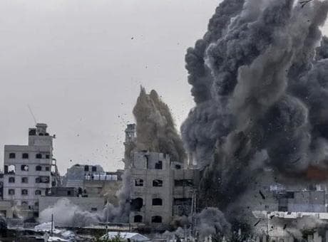Ateşkes Yürürlükte Olmasına Rağmen İsrail Gazze'nin Orta Bölgelerini Yoğun Bombardımana Tuttu