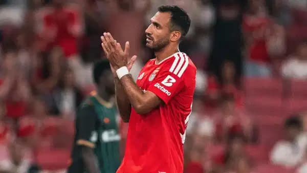 Benfica Teknik Direktörü Silva'dan Pavlidis açıklaması: 'Kulüp için çok önemli bir oyuncu'