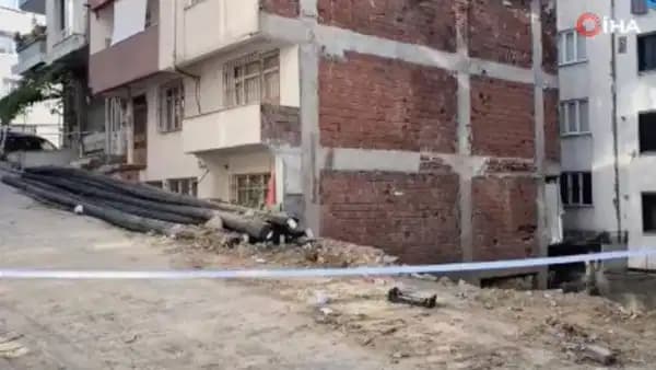 Sultangazi'de temel kazısı komşu binaya zarar verdi: Apartman tahliye edildi