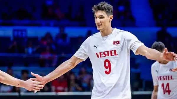 Galatasaray'ın voleyboldaki yeni yıldızı: Efe Mandıracı kimdir?