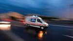 Mersin'de ambulansla otomobil çarpıştı: 5 kişi yaralandı, sağlıkçıların fedakâr çabası kamerada