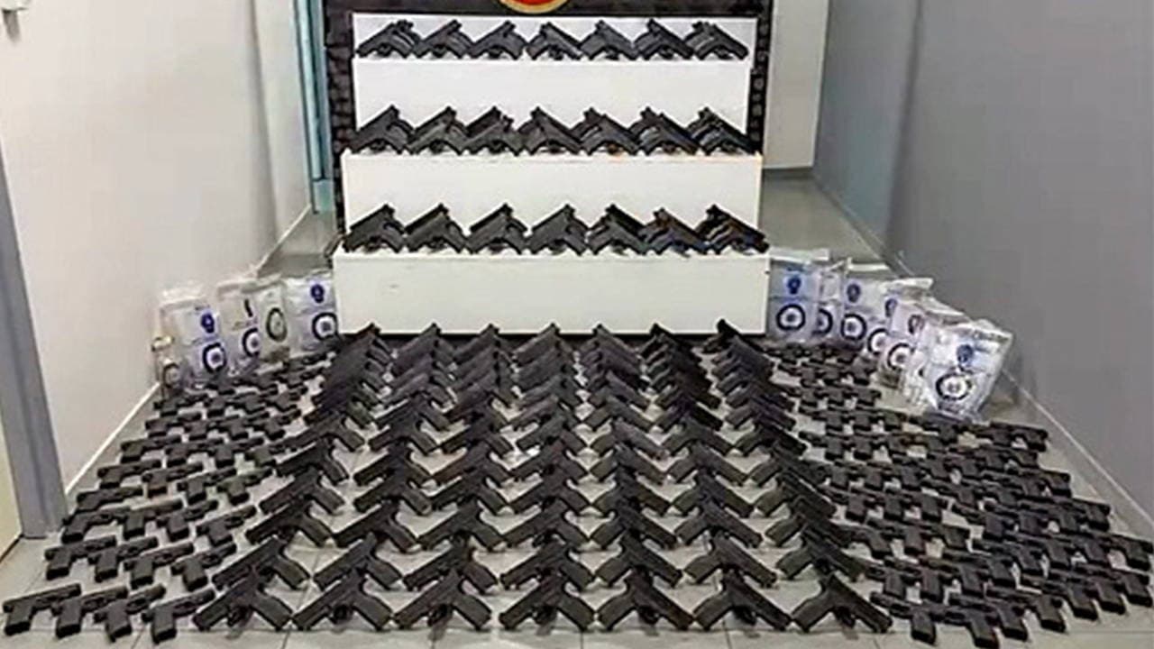 Isparta'da Silah Kaçakçılığına Darbe: 165 Tabanca Ele Geçirildi
