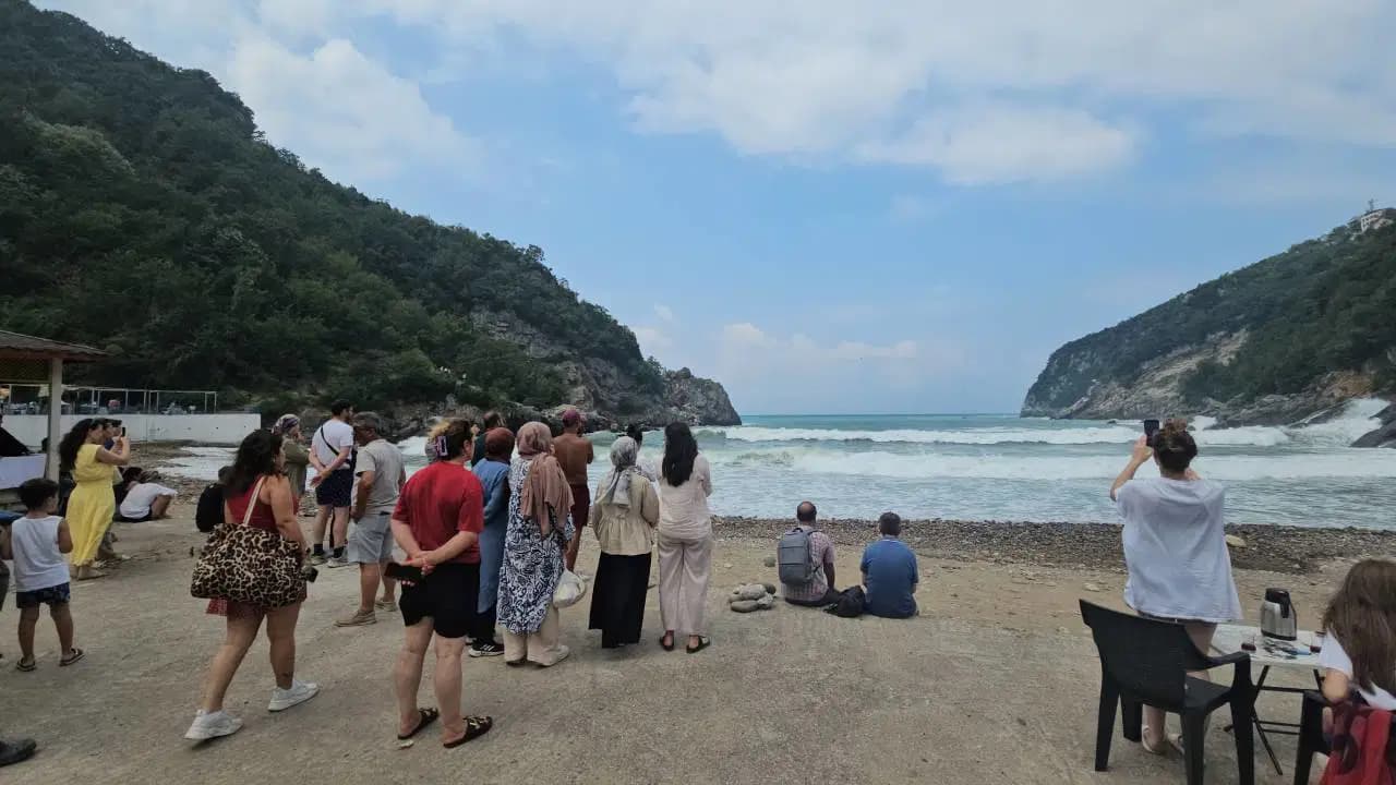 Zonguldak'ta fırtına sonrası denizde 7 kişi mahsur kaldı: Ekipler seferber oldu