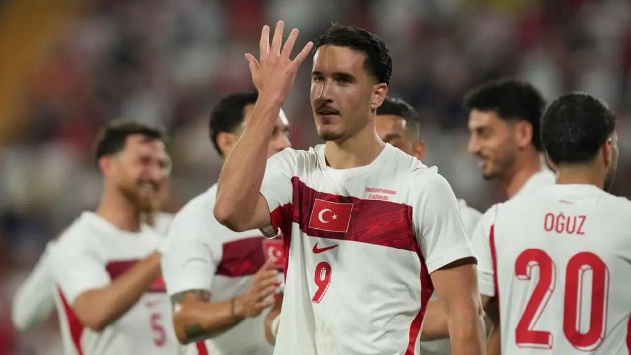 Milli futbolcu Deniz Gül'ün Portekiz'deki evine hırsız girdi