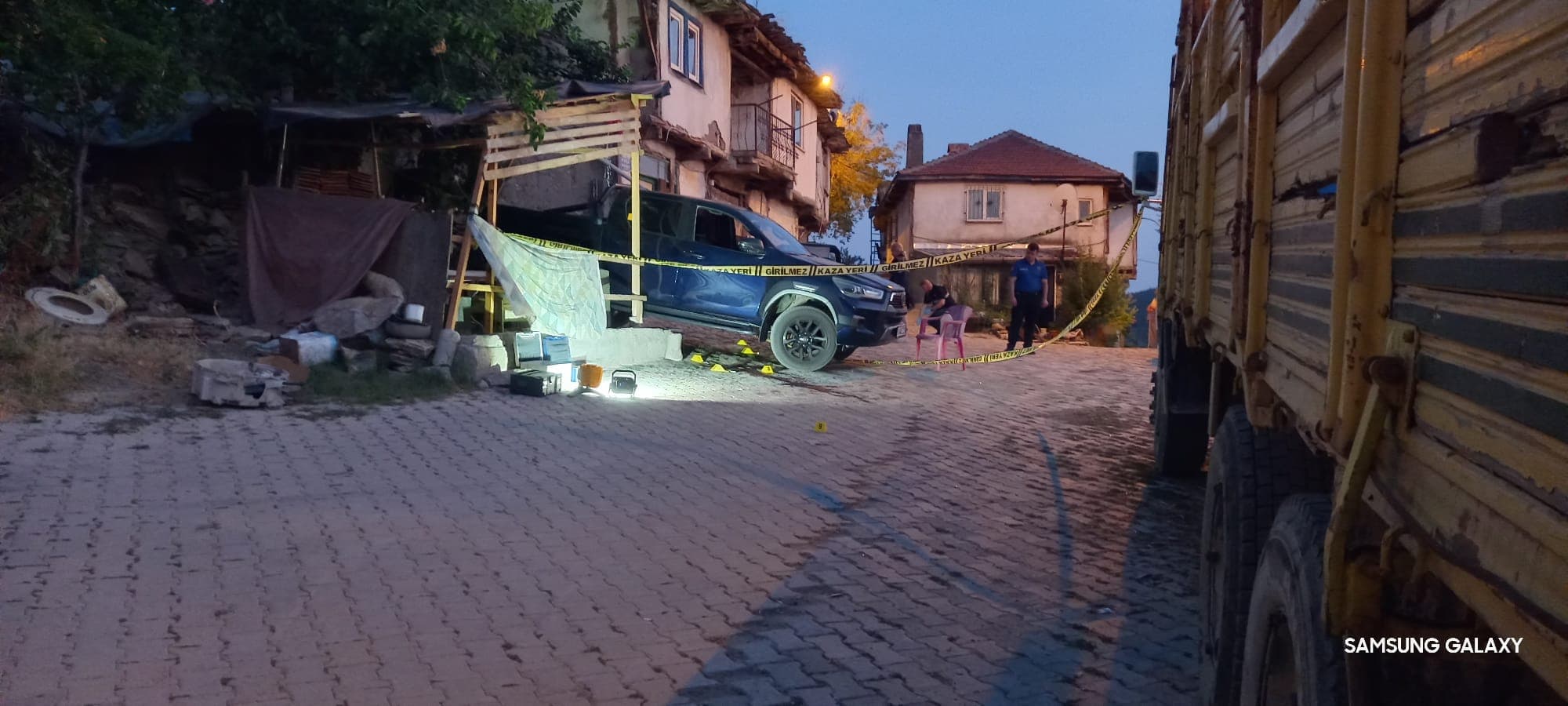 Afyonkarahisar'da kanlı infaz: 77 yaşındaki adam telefondaki tartışma sonrası iki genci öldürdü