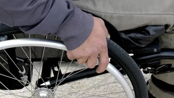 Sakarya'da 15 yaşındaki engelli çocuğu zincirle bağlayan baba hakkında adli işlem başlatıldı