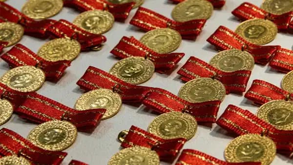 Altın fiyatları haftaya düşüşle başladı: 10 Ağustos 2026 güncel gram, çeyrek ve Cumhuriyet altını fiyatları
