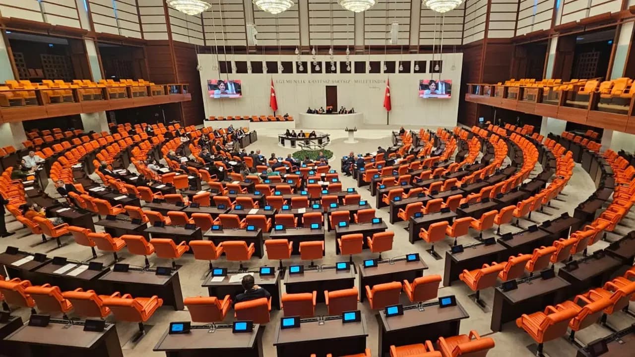 AK Parti'nin Meclis takvimi önerisi kabul edildi: 'Çerçeve yasa' görüşmeleri öne çekildi