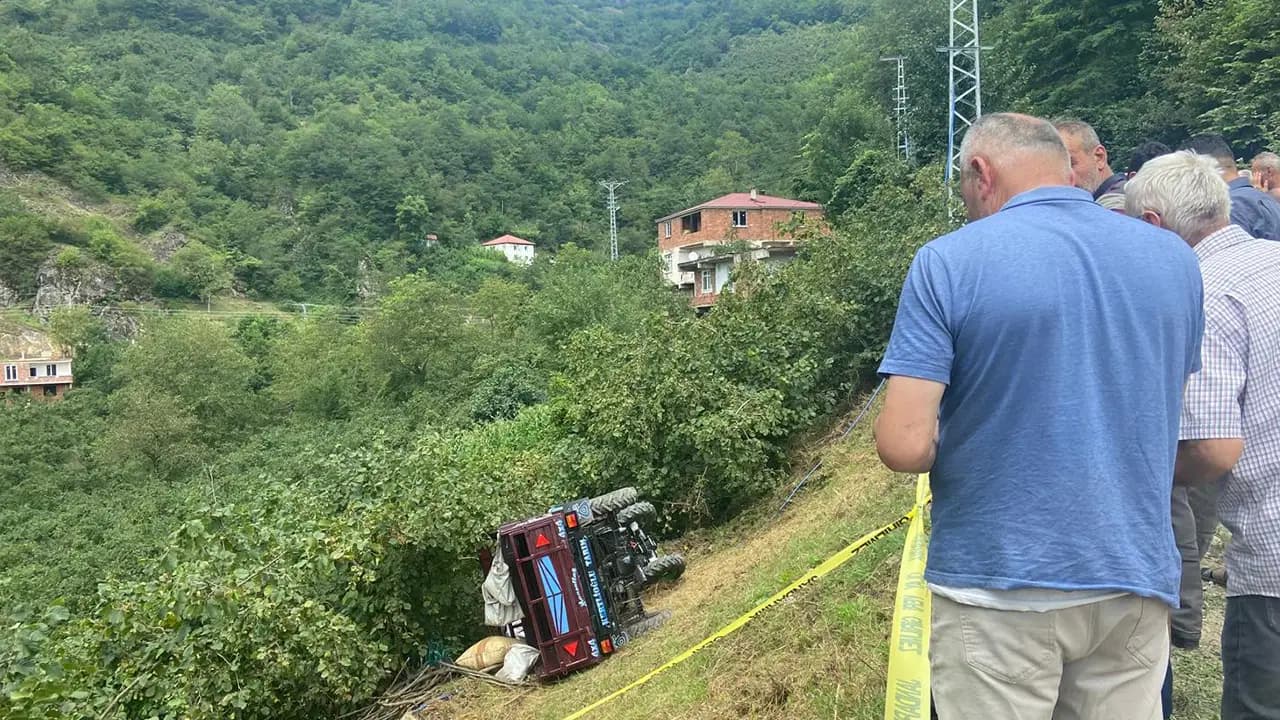 Ordu'da tarım aracı devrildi: Sürücünün eşi hayatını kaybetti