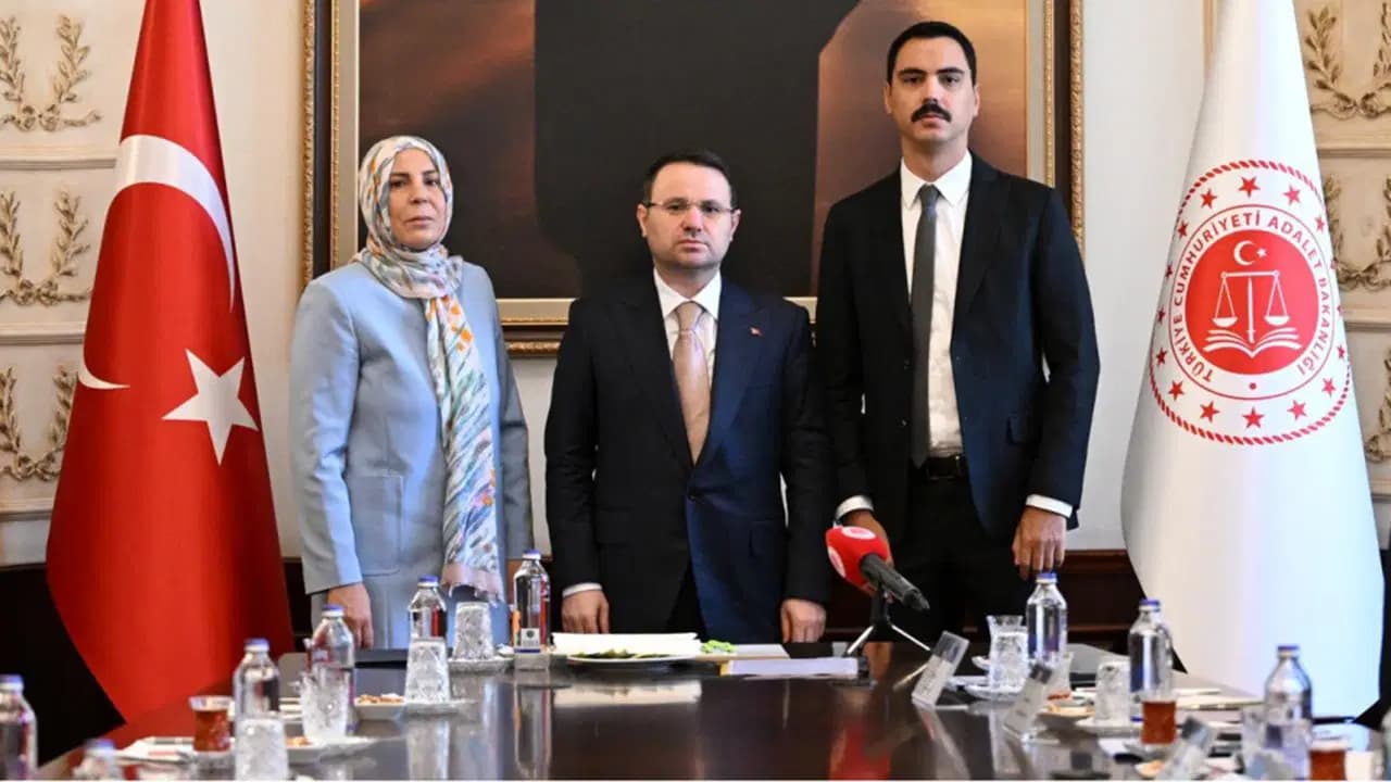 Adalet Bakanı Gürlek, merhum Muhsin Yazıcıoğlu'nun ailesiyle görüştü