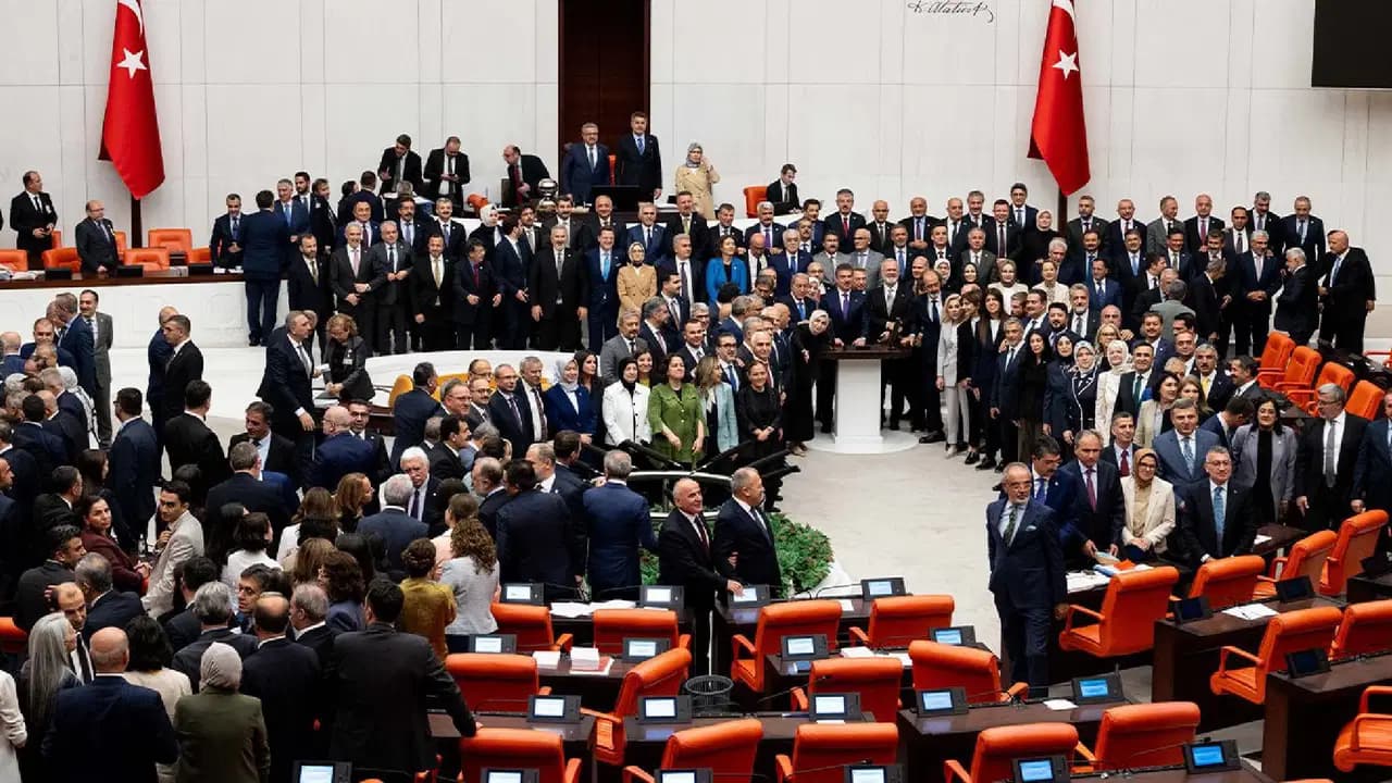 Çerçeve yasa oylamasında Cumhur İttifakı'nda fire: 9 isim oy kullanmadı