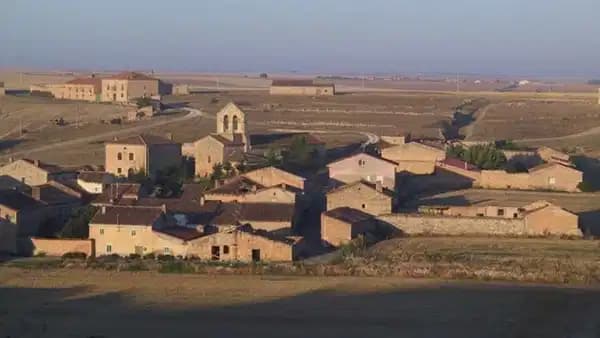 Haritada İğne Ucu Kadar: 100 Kişilik İspanyol Köyü Aniden Dünyanın İlgi Odağı Oldu