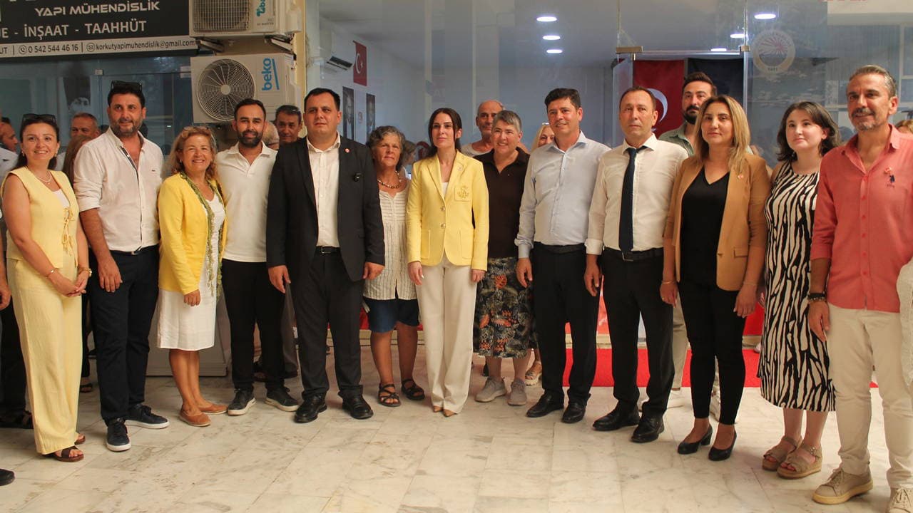 Dalaman Belediye Başkanı Durmuş, CHP'den istifa etti: Meclis üyeleriyle birlikte YENİ Parti'ye katıldı