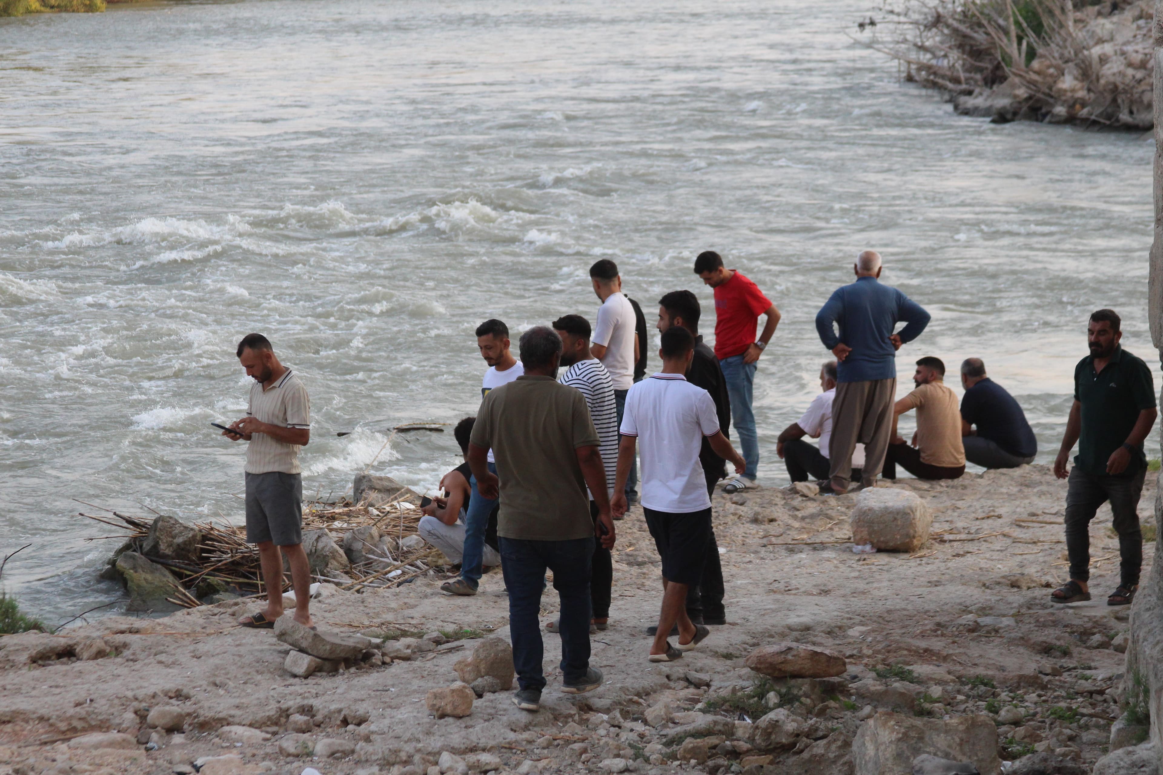 Adana'da Ceyhan Nehri'nde korkunç anlar: Serinlemek için girdikleri suda akıntıya kapılan iki çocuktan haber alınamıyor