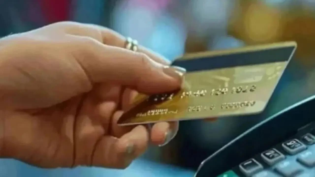 Kaybolan kredi kartıyla 5 bin 500 TL'lik içki alışverişi yaptılar