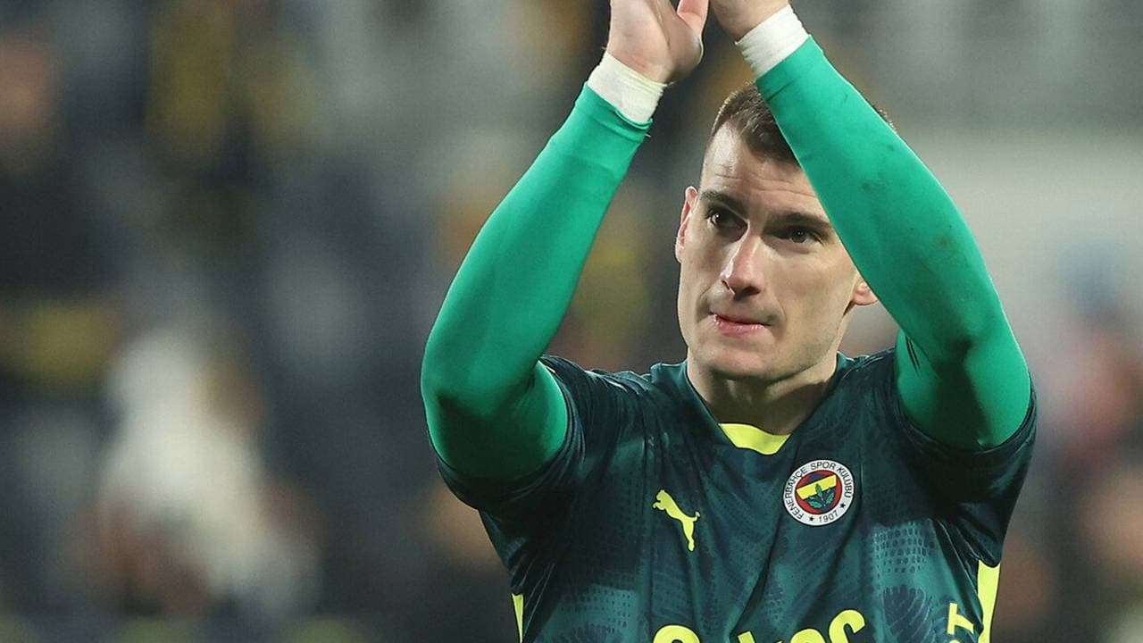 Fenerbahçe'nin yıldız kalecisi Livakovic'e Zagreb'den sürpriz geri adım