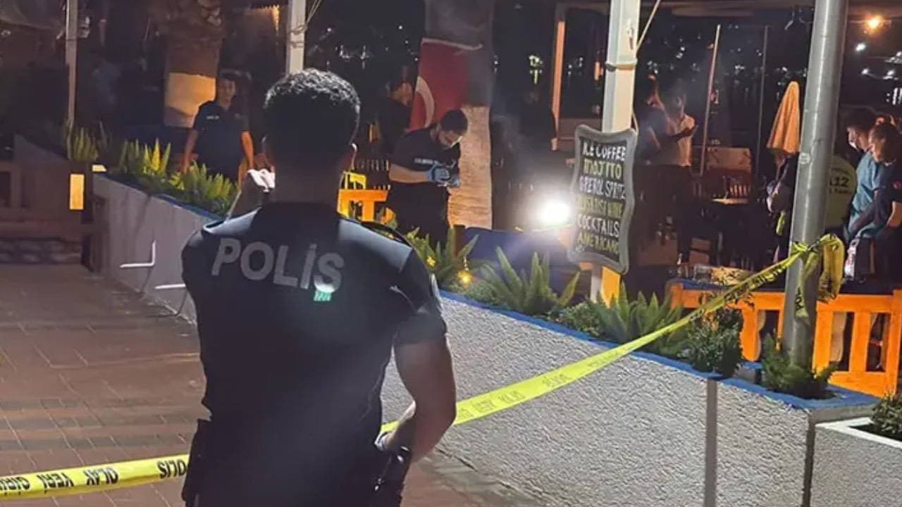 Şanlıurfa'da kanlı saldırı: Kırmızı ışıkta bekleyen araca bıçak ve pompalı tüfekle saldırdılar
