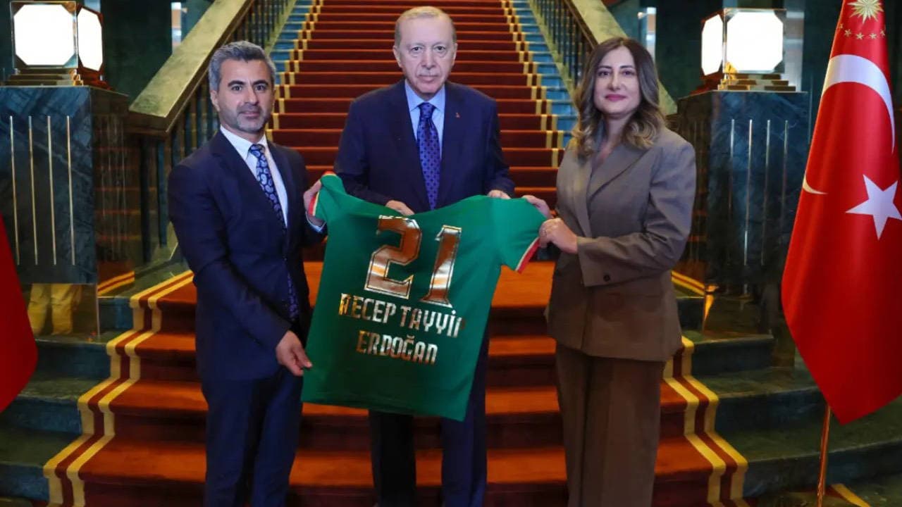 Çerçeve yasa sonrası iktidardan Amedspor'a sembolik açılım