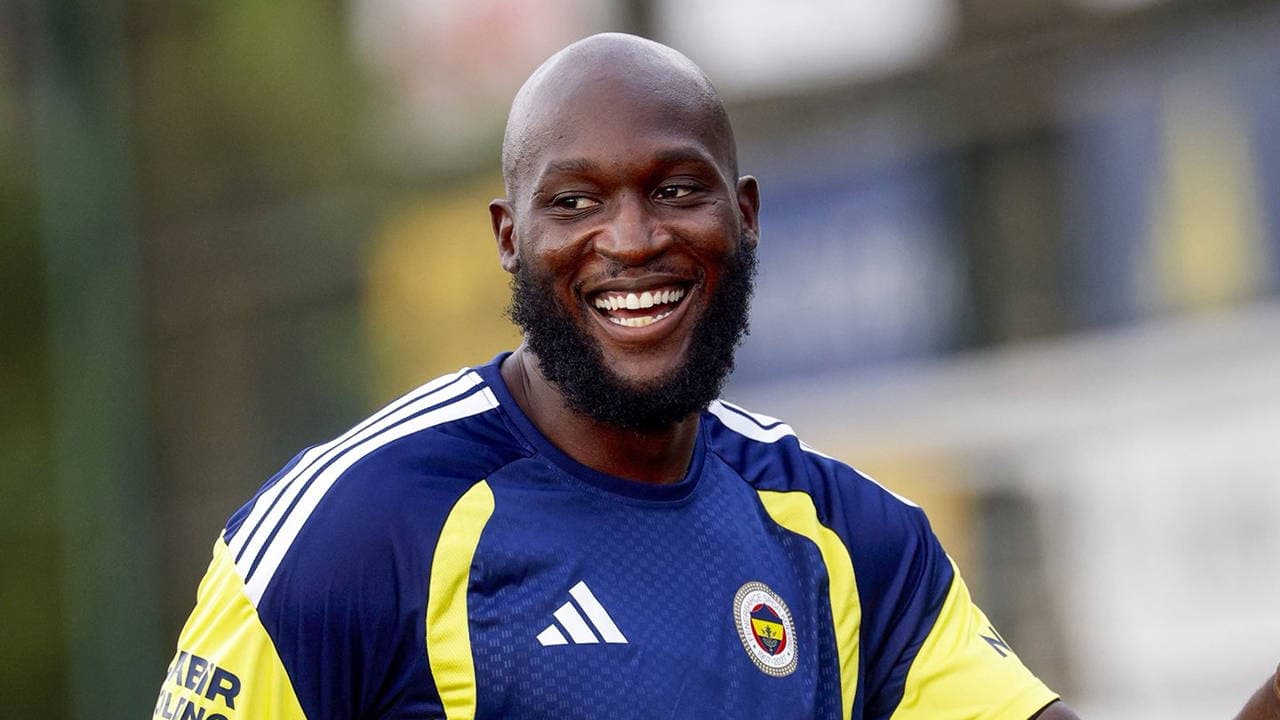 Fenerbahçe'nin yeni golcüsü Lukaku, ilk idmanına çıktı