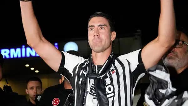 Beşiktaş, Vlahovic'i Tüpraş Stadyumu'nda resmi olarak açıklayacak