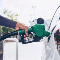 Akaryakıt fiyatlarına yeni zam: Benzin ve motorin tırmanışta