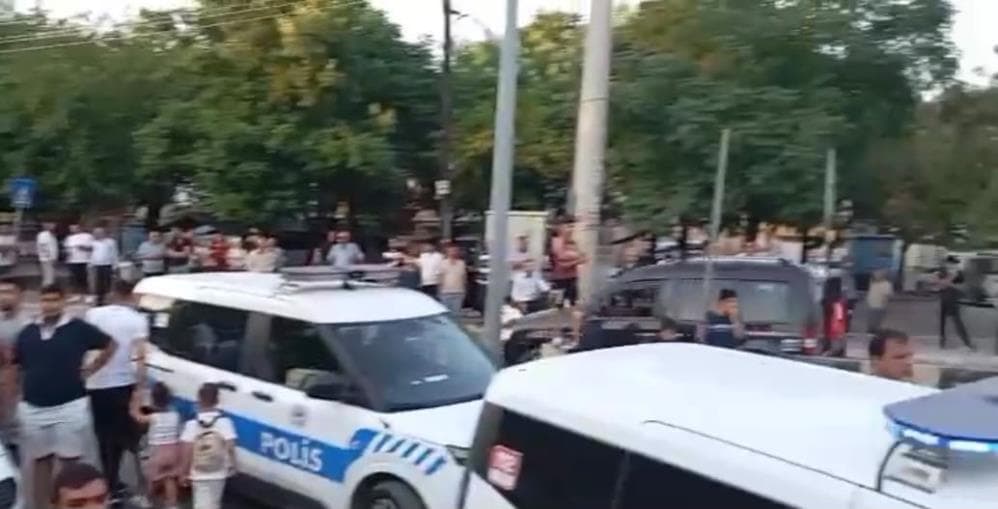 Gaziantep'te engelli gence istismar iddiası: 4 şüpheli gözaltında, halk karakol önüne akın etti