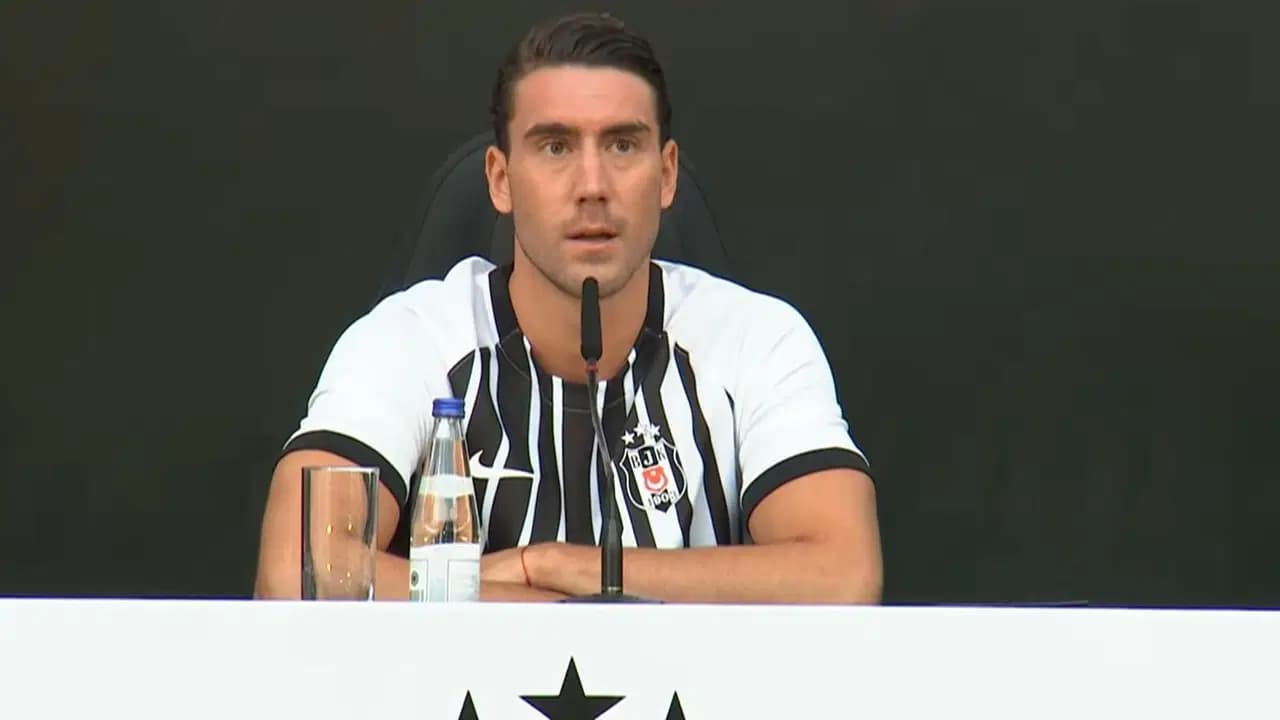 Beşiktaş, Vlahovic'i Tüpraş Stadyumu'nda resmen duyurdu