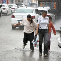 Meteoroloji'den kuvvetli yağış ve fırtına uyarısı: Birçok ilde sağanak etkili olacak