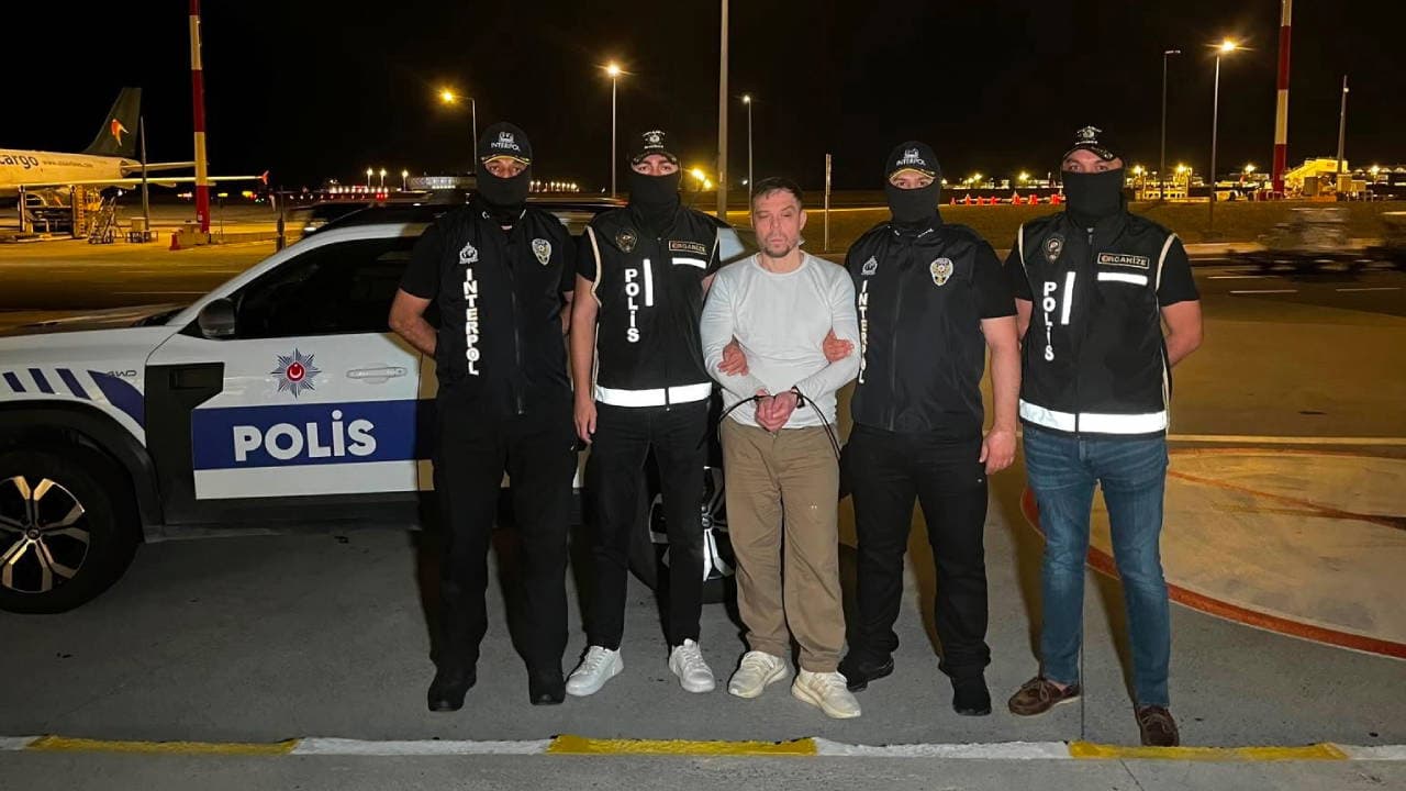 Kırmızı bültenle aranan organize suç örgütü elebaşı Türkiye'ye iade edildi