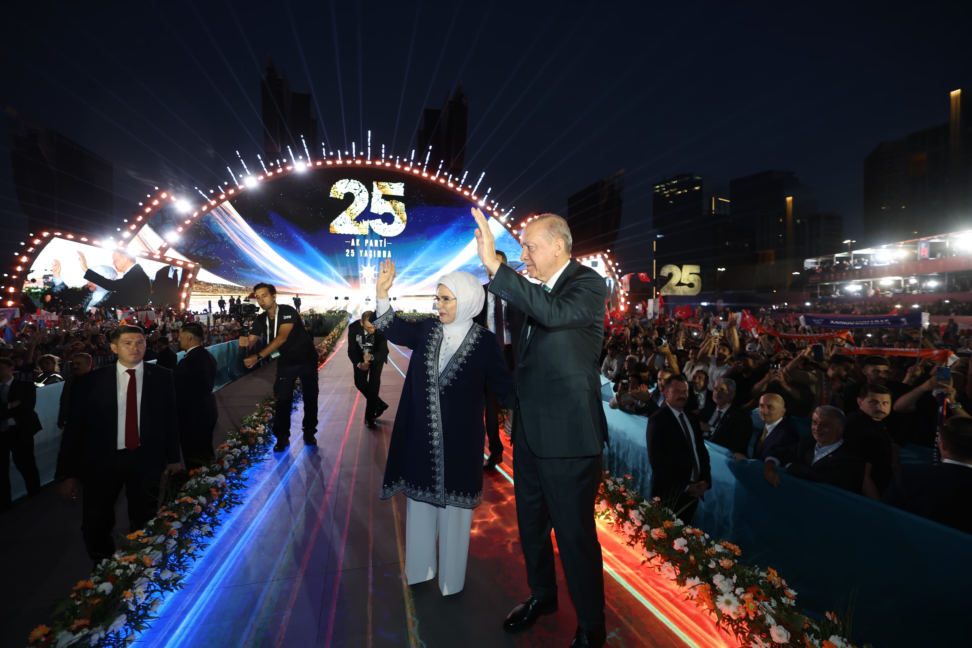 Emine Erdoğan'dan AK Parti'nin 25. Yılına Anlamlı Mesaj