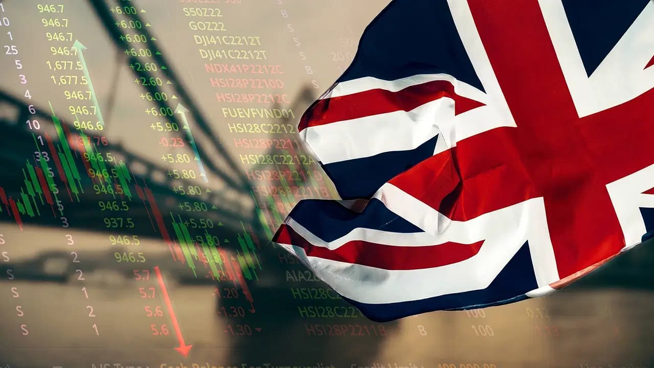 Fitch, İngiltere'nin kredi notunu 'AA-' olarak teyit etti