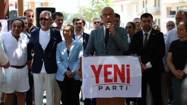 Datça Belediye Başkanı Aytaç Kurt'tan dikkat çeken hamle: Meclis üyeleriyle birlikte YENİ Parti'ye katıldı