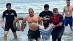 Ünye'de deniz yasağını delen 2 kardeş, boğulmaktan son anda kurtarıldı