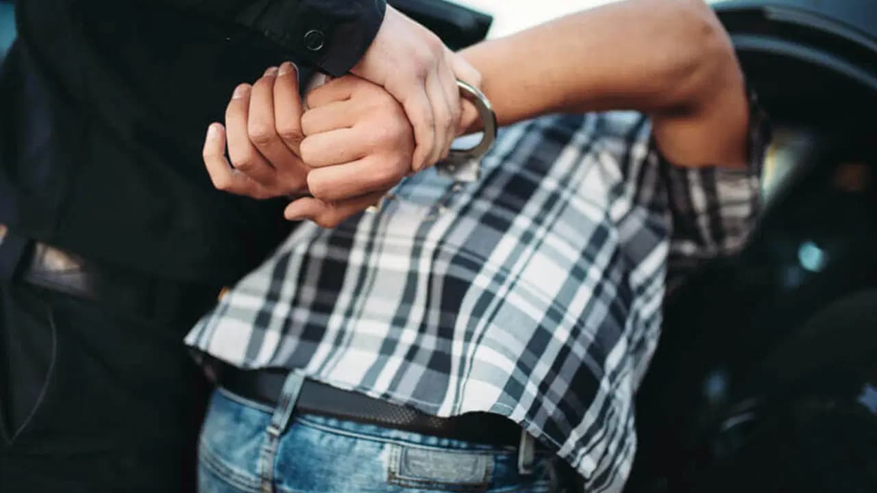 Fatih'te dehşet anları: Annesini rehin alan şahıs özel harekat operasyonuyla etkisiz hale getirildi