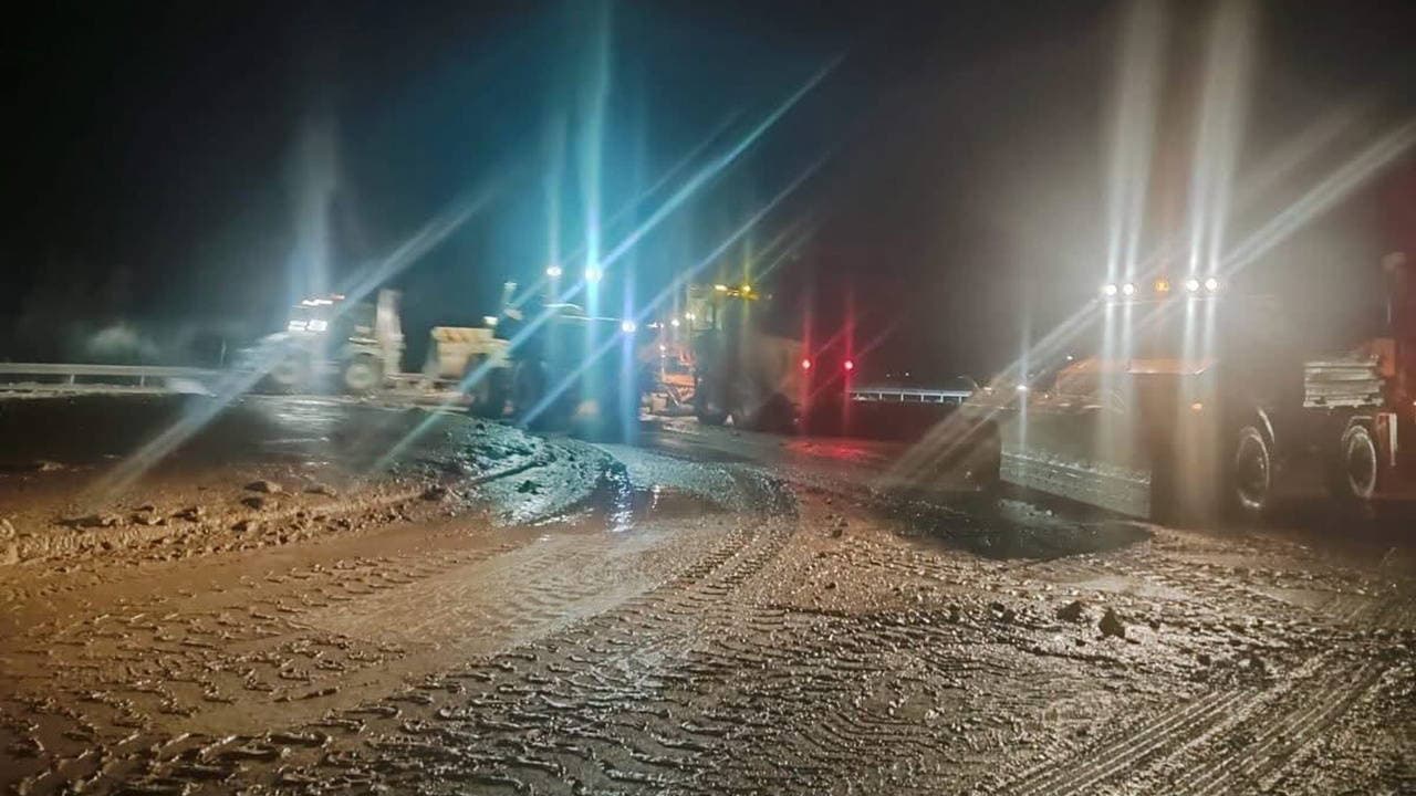 Sivas'ta sağanak felaketi: Sel suları D-100 karayolunu ulaşıma kapattı