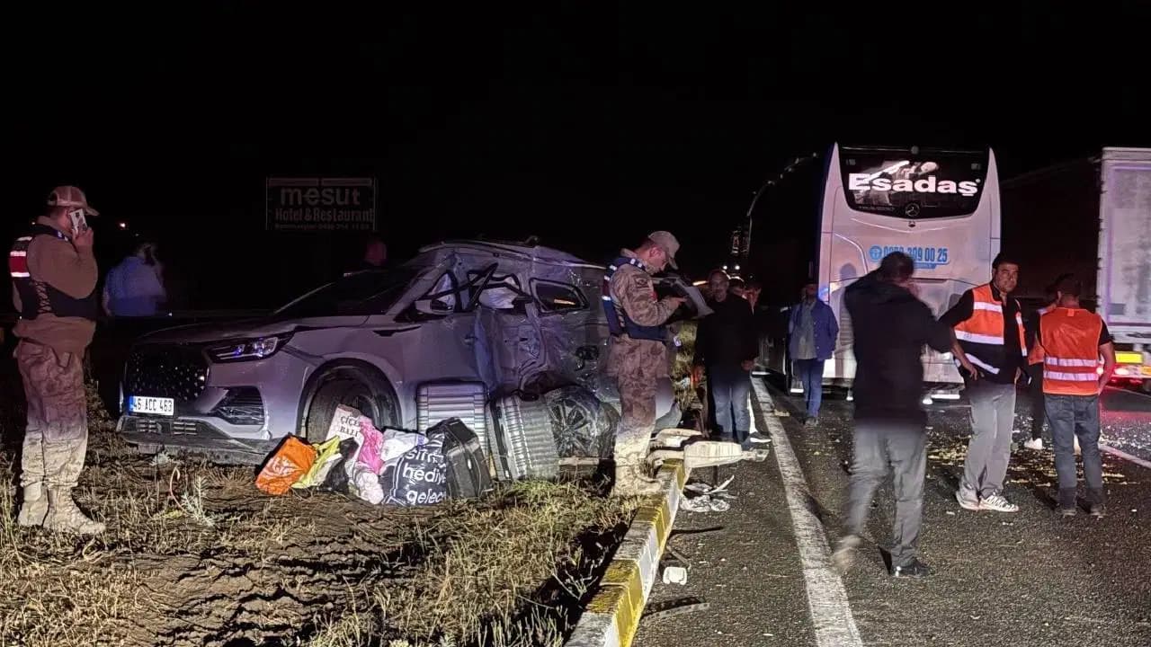 Erzincan'da feci kaza: Otobüs ile SUV çarpıştı, 7 kişi yaralandı