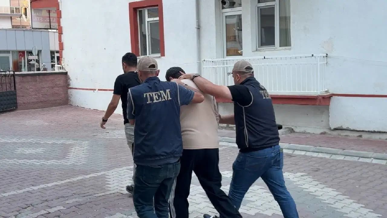 Kırmızı bültenle aranan terör zanlısı Kırşehir'de kıskıvrak yakalandı