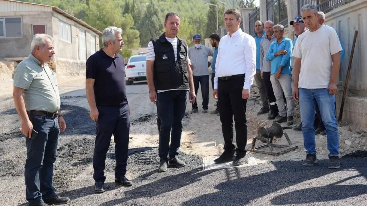 Başkan Tutdere, Cumhuriyet Mahallesi'ndeki asfalt çalışmalarını denetledi
