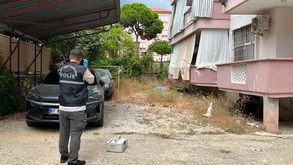 Alanya'da Alzheimer hastası yaşlı kadın 4. kattan düşerek hayatını kaybetti
