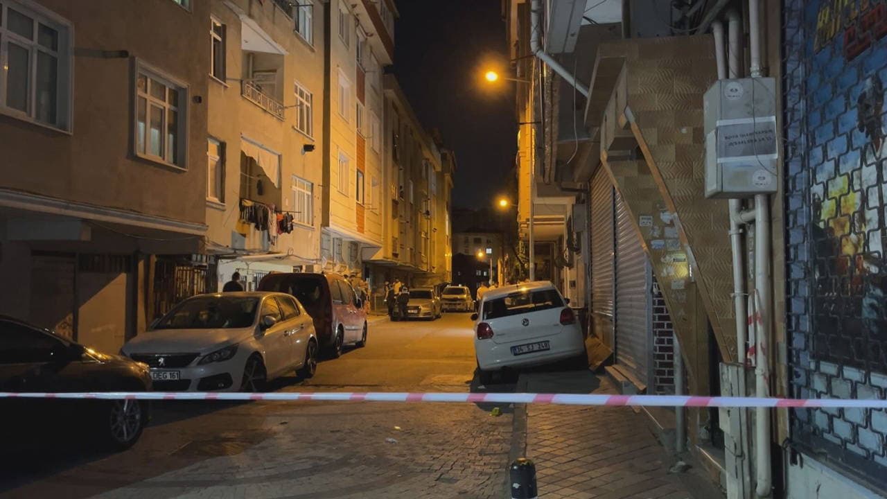 Bağcılar'da komşular arasında kanlı kavga: Bıçak ve tüfekle 4 kişi yaralandı