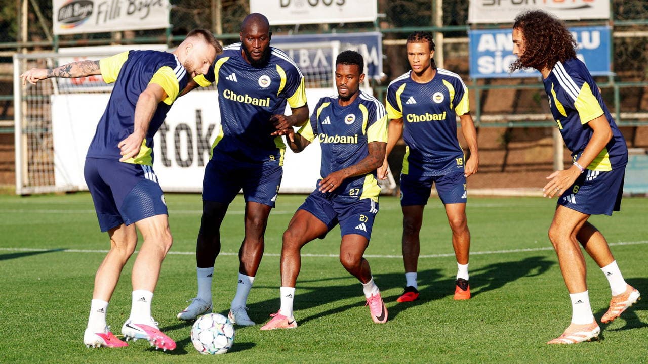 Fenerbahçe'den UEFA listesinde kritik değişiklik: Lukaku Lyon maçı için kadroda
