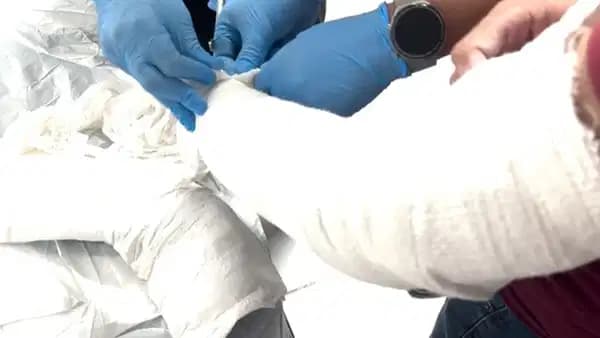 Batman'da Alçılı Kolunda Uyuşturucu Taşıyan Şüpheli Tutuklandı