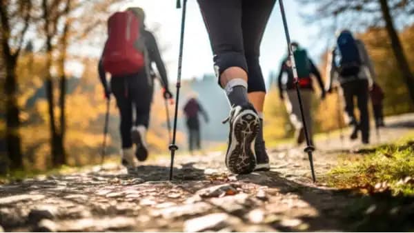 Klasik yürüyüşü bir üst seviyeye taşıyan Nordic Walking, sağlık arayanların yeni gözdesi oldu