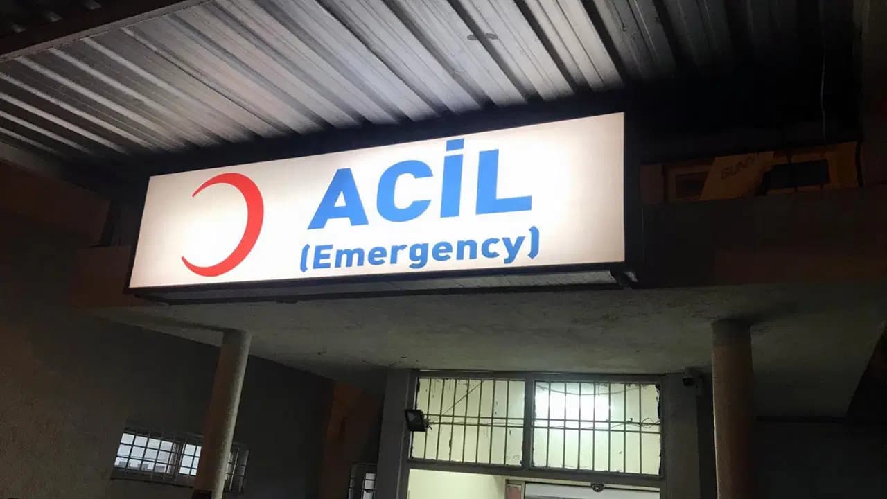 İzmir Tire'de tarım işçilerini taşıyan minibüs devrildi: 1 can kaybı, 8 yaralı
