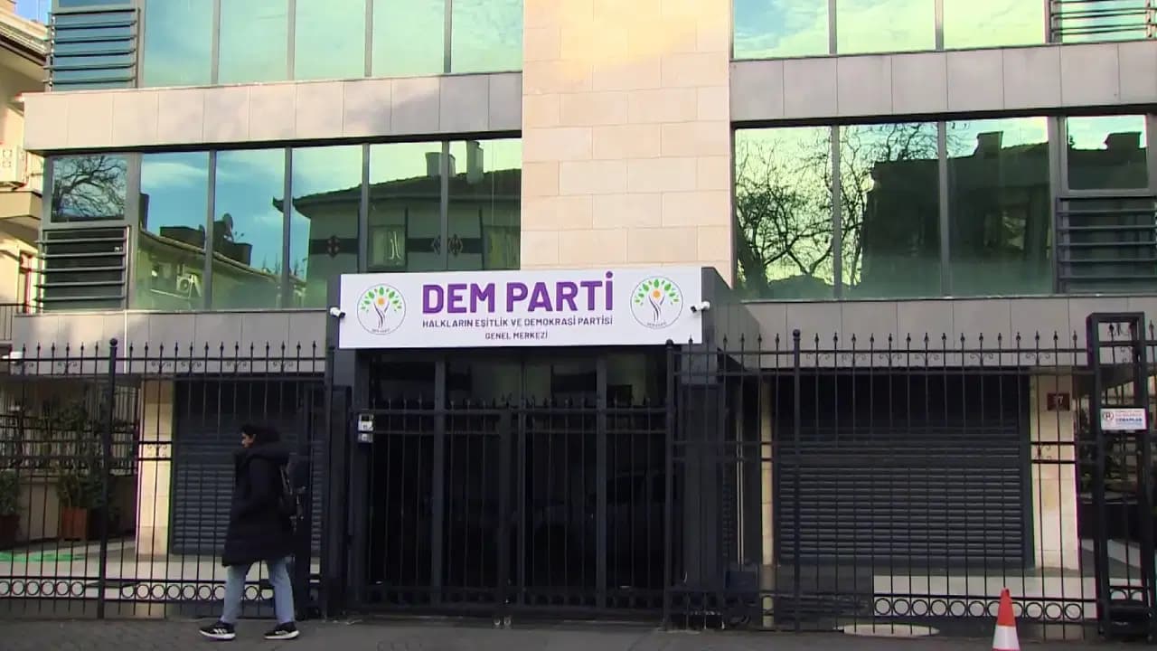 DEM Parti, Diyarbakır'da 4 Eşbaşkan Hakkında Geçici Uzaklaştırma Kararı Aldı