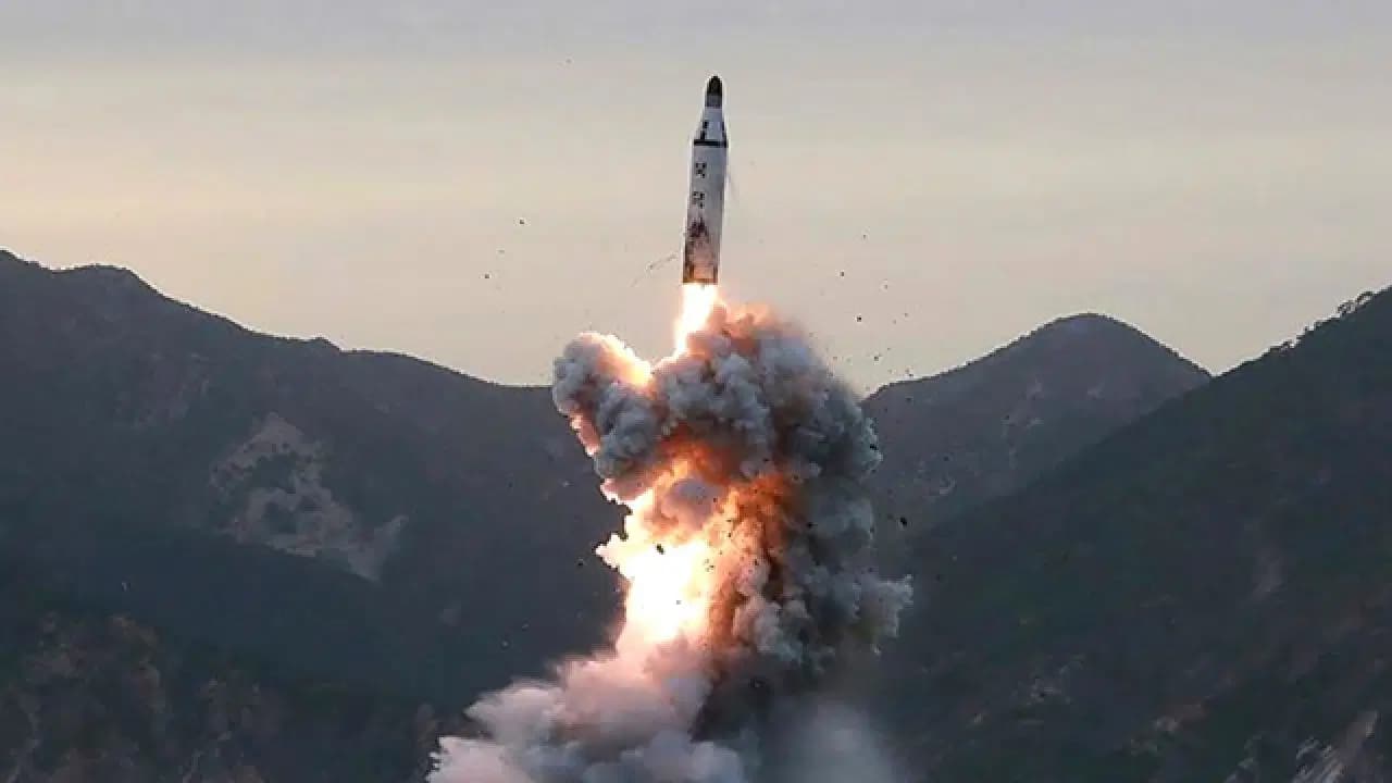 Kuzey Kore'den yeni füze denemesi: Tanımlanamayan füze Japon Denizi'ne fırlatıldı