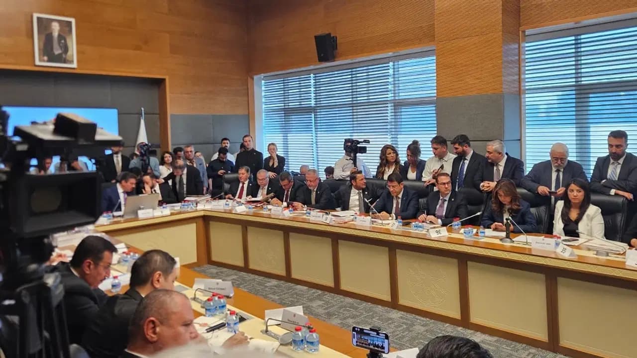 Çerçeve yasa görüşmelerinde TBMM'de 'salon' krizi: Usul tartışması gündeme damga vurdu