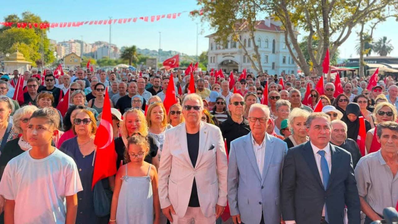 Bandırma'da siyasi deprem: CHP'li Belediye Başkanı Mirza ve 16 meclis üyesi YENİ Parti'ye katıldı