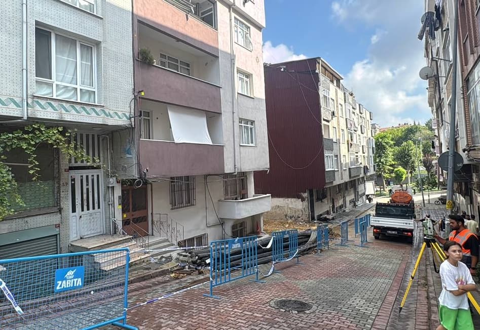 Sultangazi'de temel kazısı faciaya yol açtı: 4 bina tedbir amaçlı boşaltıldı