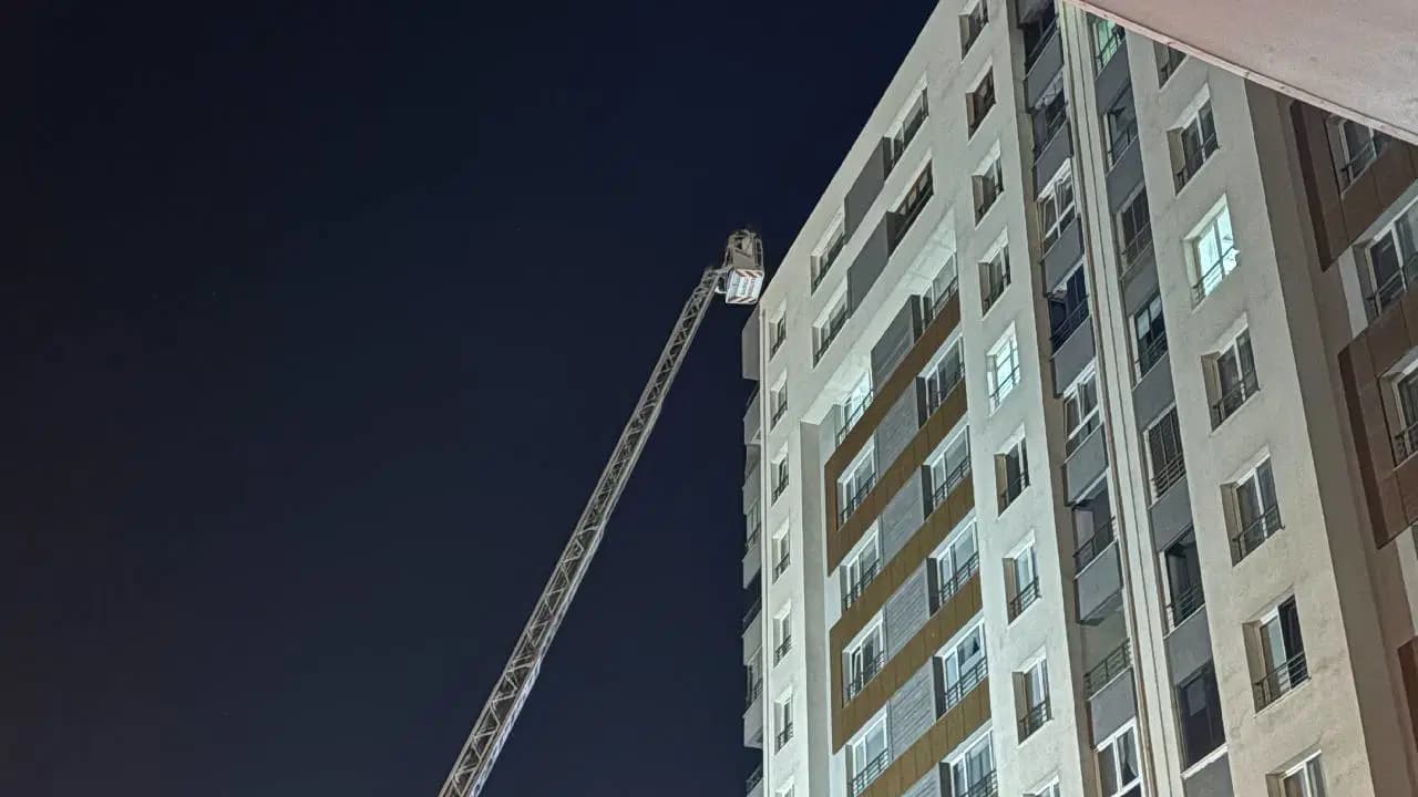 Kayseri'de yangın dehşeti: 13. kattan düşen kişi hayatını kaybetti